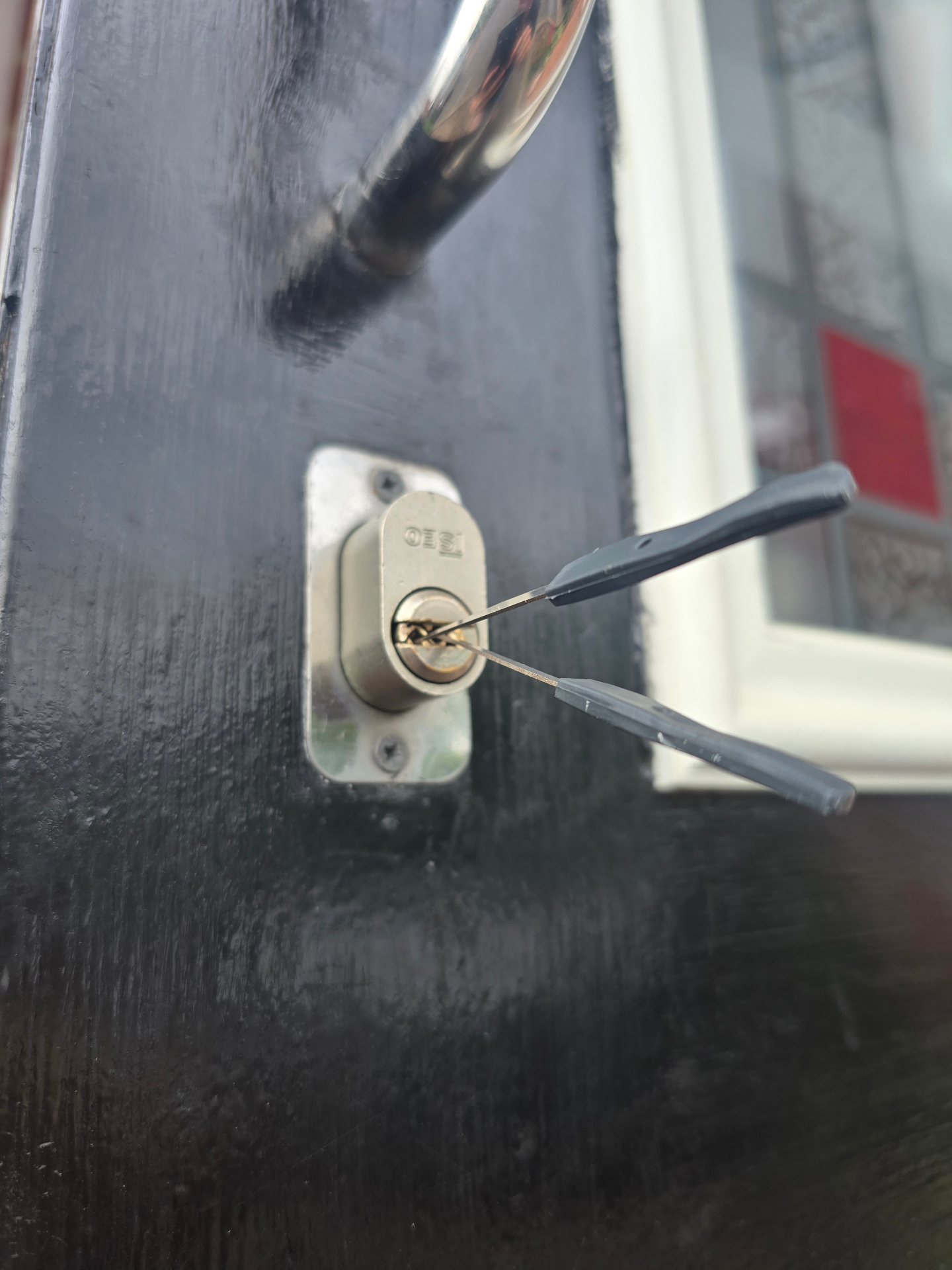 Picked open a stuck night latch — no damage — Hounslow TW3