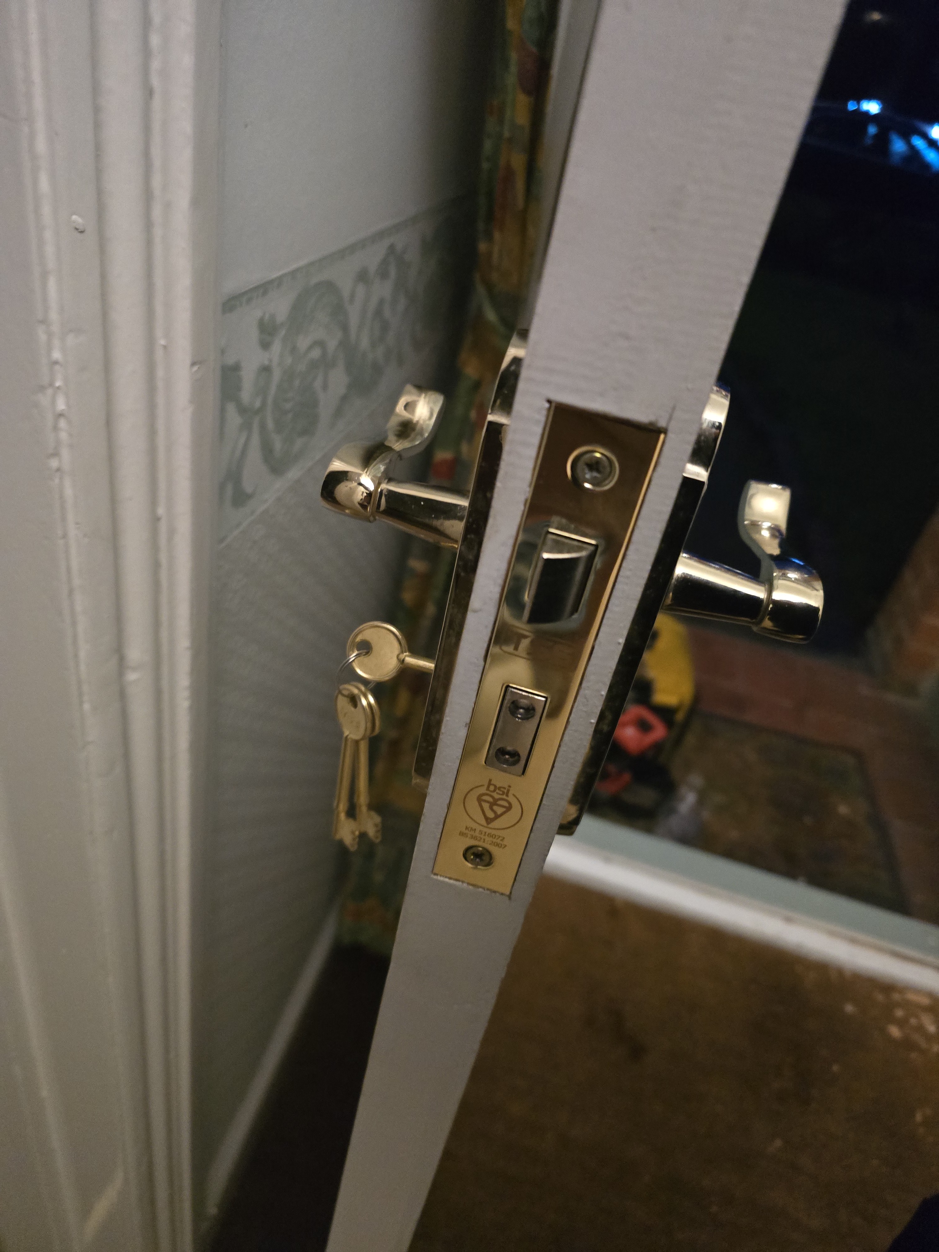 Garage side-door rim cylinder + nightlatch